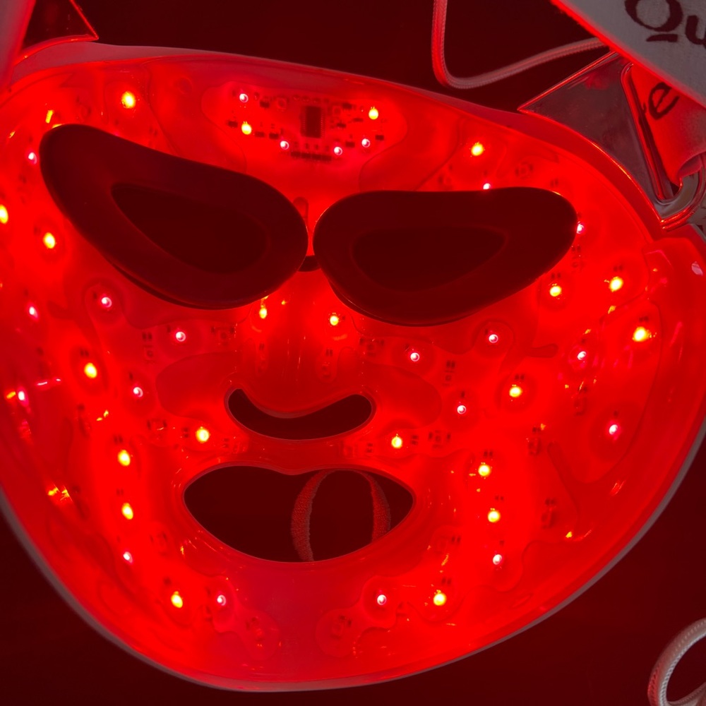 QURE LED Facial Mask - Picture 3 of 5